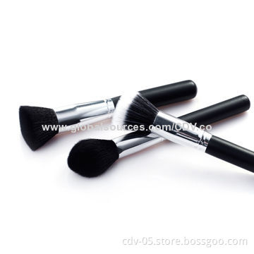 Makeup brushes, made of wooden handle and aluminum ferrule with mixed goat and synthetic hair